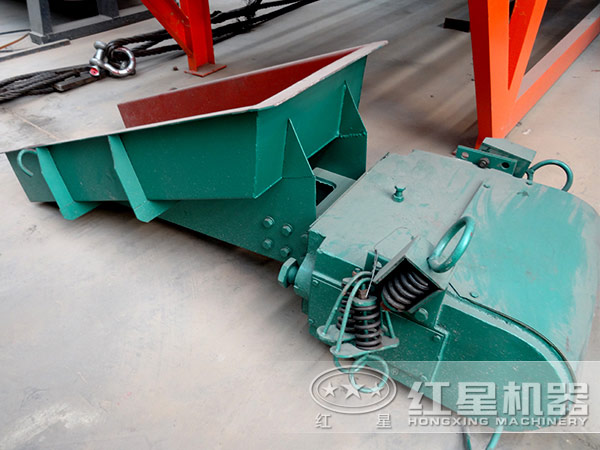 紅星電磁振動給料機是如何把材料按照規(guī)定派送的？