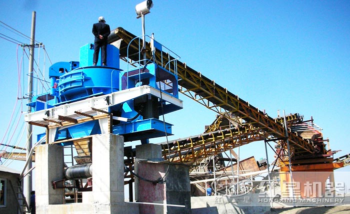 制砂機(jī)工作現(xiàn)場 制砂機(jī)工作現(xiàn)場