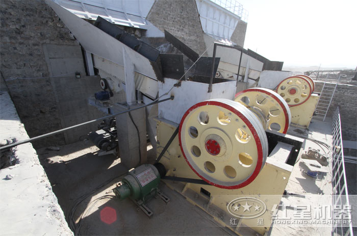 柴油破碎機(jī)作業(yè)現(xiàn)場 柴油破碎機(jī)作業(yè)現(xiàn)場