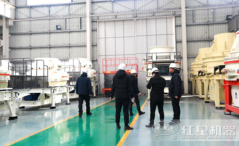 客戶來(lái)廠考察制砂機(jī)設(shè)備 客戶來(lái)廠考察制砂機(jī)設(shè)備