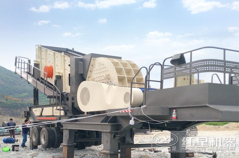 移動(dòng)錘式破碎機(jī)工作現(xiàn)場(chǎng) 移動(dòng)錘式破碎機(jī)工作現(xiàn)場(chǎng)