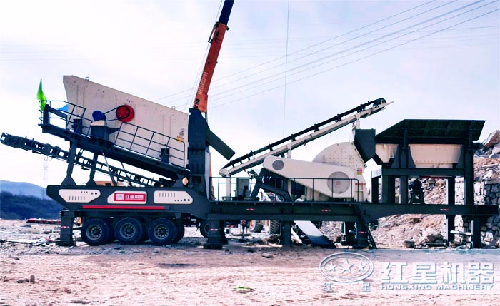 移動重錘式制砂機(jī)工作現(xiàn)場實(shí)拍 移動重錘式制砂機(jī)工作現(xiàn)場實(shí)拍