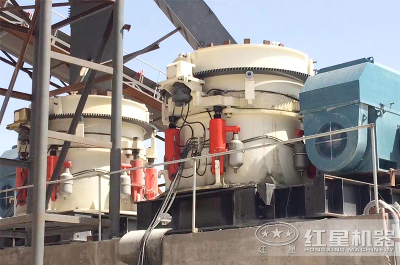 圓錐破碎機(jī)現(xiàn)場(chǎng)實(shí)拍 圓錐破碎機(jī)現(xiàn)場(chǎng)實(shí)拍