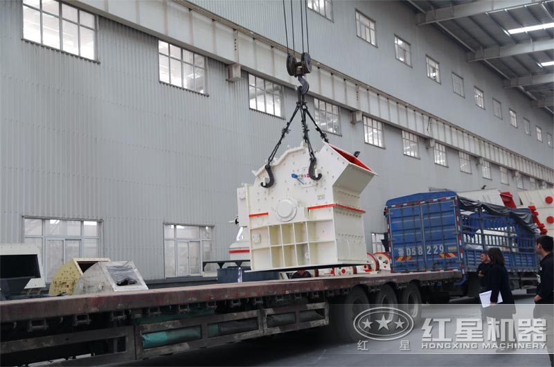 細碎制砂機發(fā)貨現(xiàn)場 細碎制砂機發(fā)貨現(xiàn)場