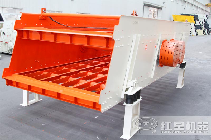 振動(dòng)篩制造廠家就找河南紅星，固定式、移動(dòng)式都有