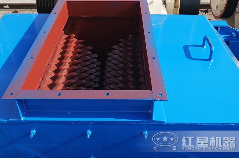 狼牙對(duì)輥制砂機(jī)輥輪實(shí)拍 狼牙對(duì)輥制砂機(jī)輥輪實(shí)拍