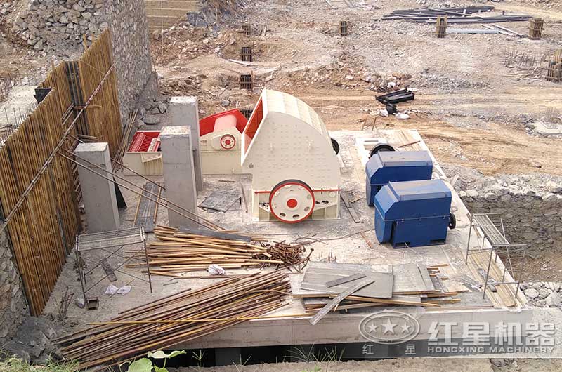 重錘式破碎機(jī)生產(chǎn)現(xiàn)場 重錘式破碎機(jī)生產(chǎn)現(xiàn)場