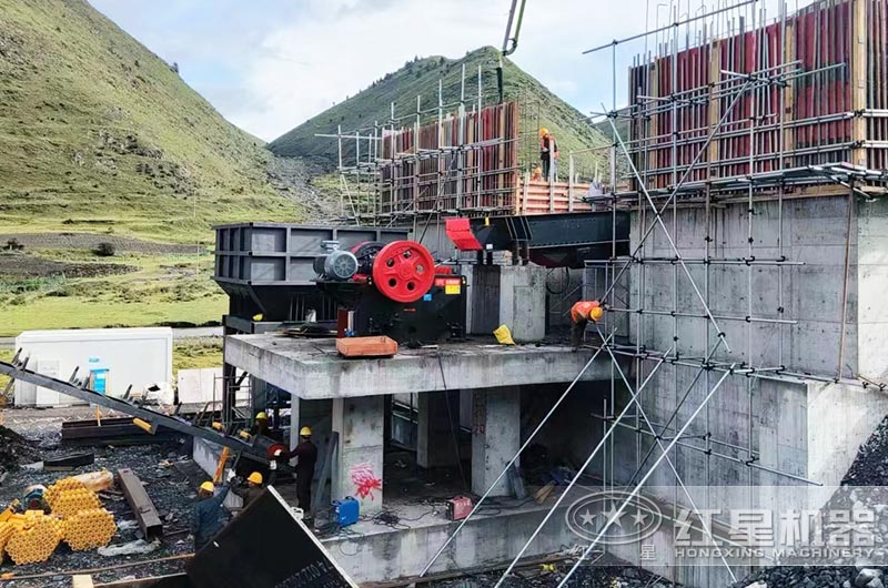 57破碎機(jī)工作現(xiàn)場實(shí)拍圖 57破碎機(jī)工作現(xiàn)場實(shí)拍圖