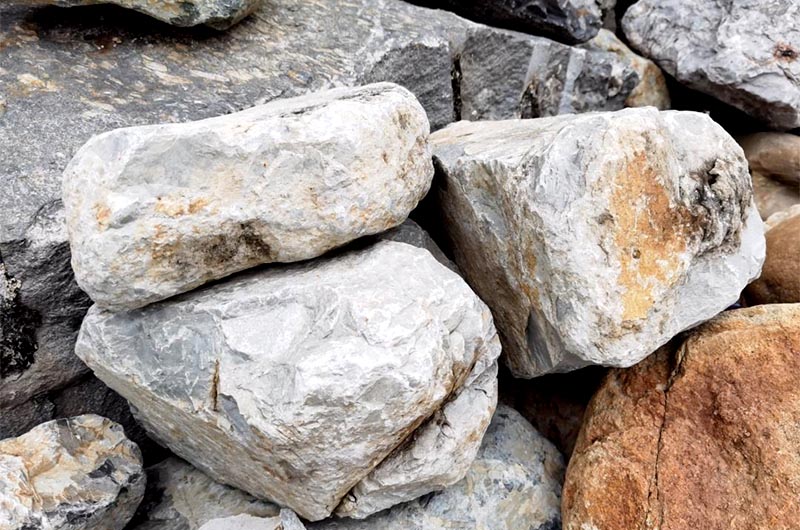 青石硬度較小、制砂難度小