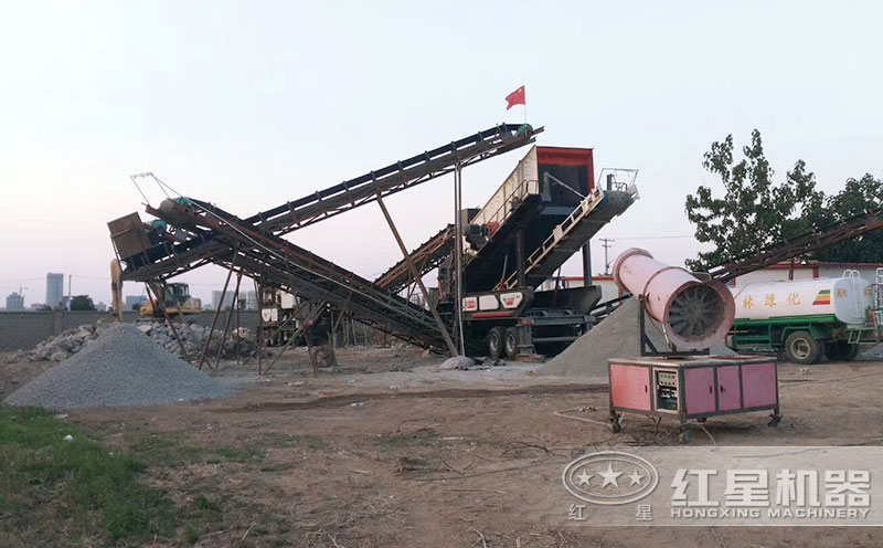 移動制砂機(jī)作業(yè)現(xiàn)場 移動制砂機(jī)作業(yè)現(xiàn)場